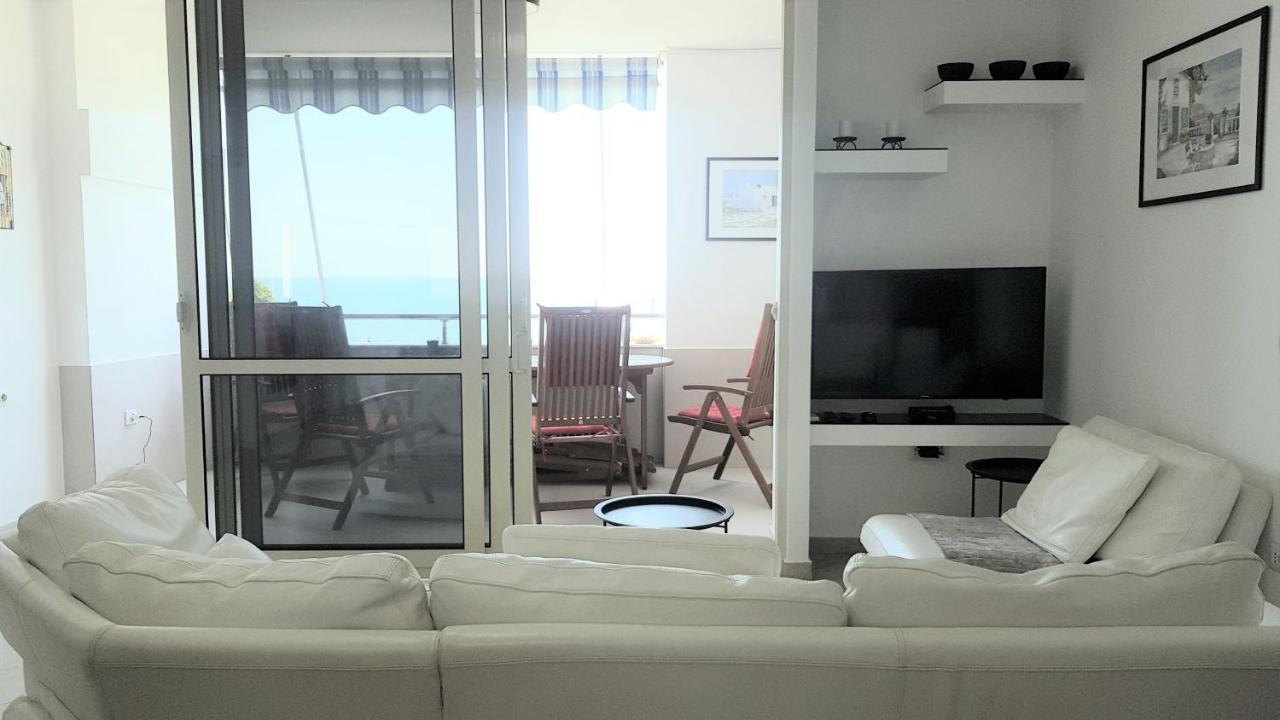 M&I Beach Apartment With Sea View Дуррес Экстерьер фото