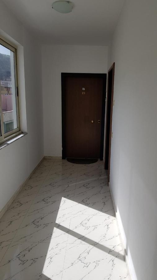 M&I Beach Apartment With Sea View Дуррес Экстерьер фото