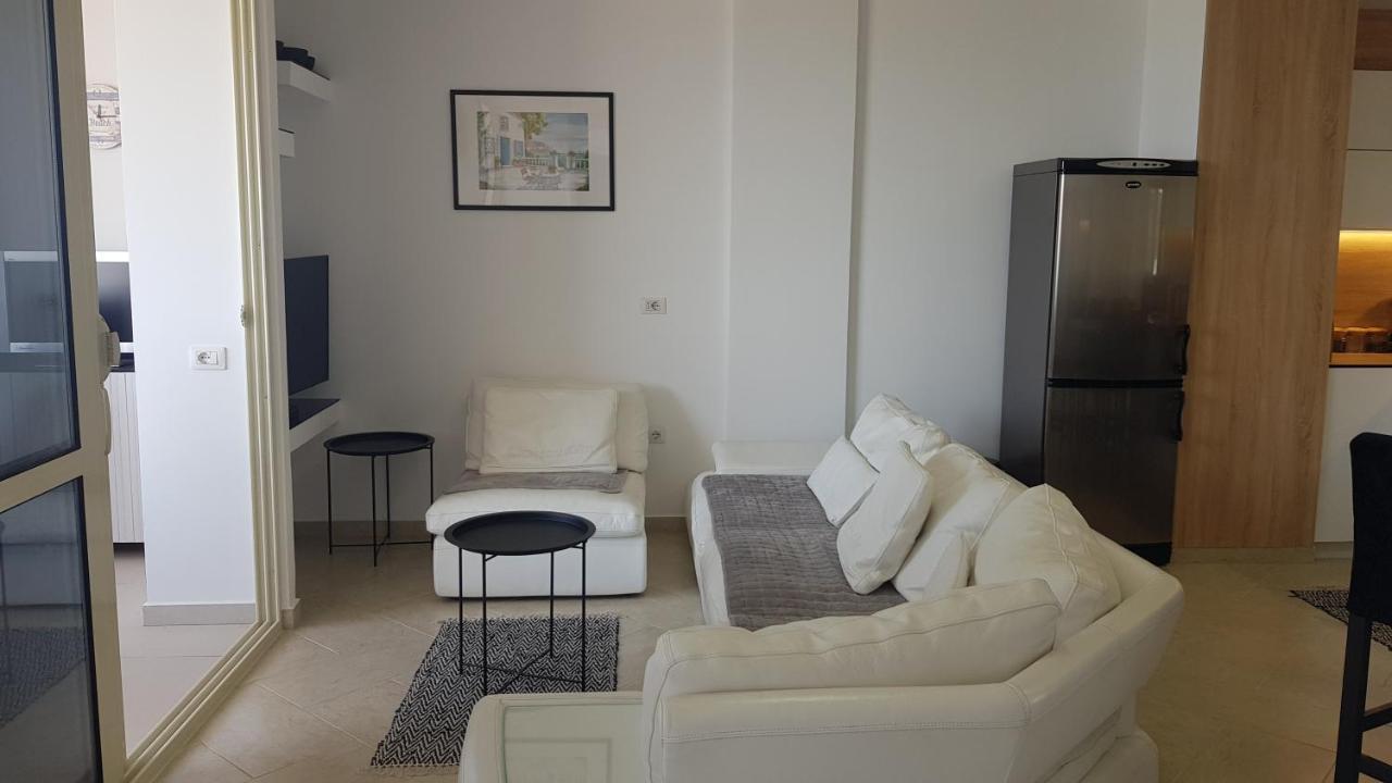 M&I Beach Apartment With Sea View Дуррес Экстерьер фото