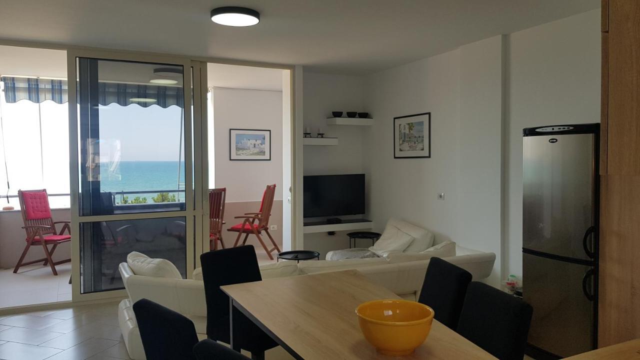 M&I Beach Apartment With Sea View Дуррес Экстерьер фото