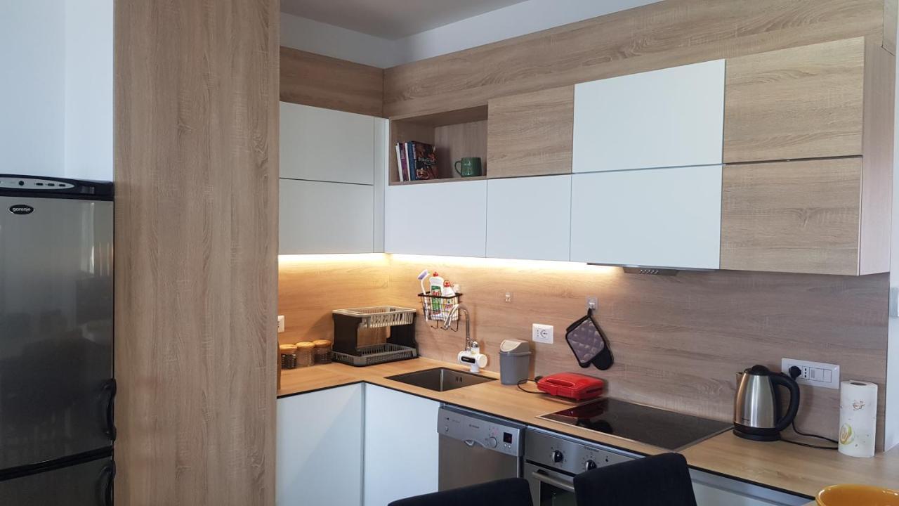 M&I Beach Apartment With Sea View Дуррес Экстерьер фото