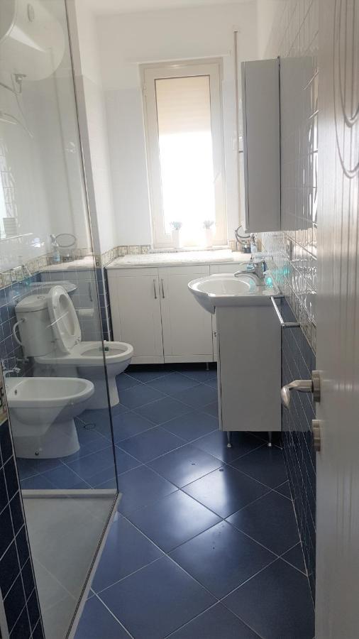 M&I Beach Apartment With Sea View Дуррес Экстерьер фото