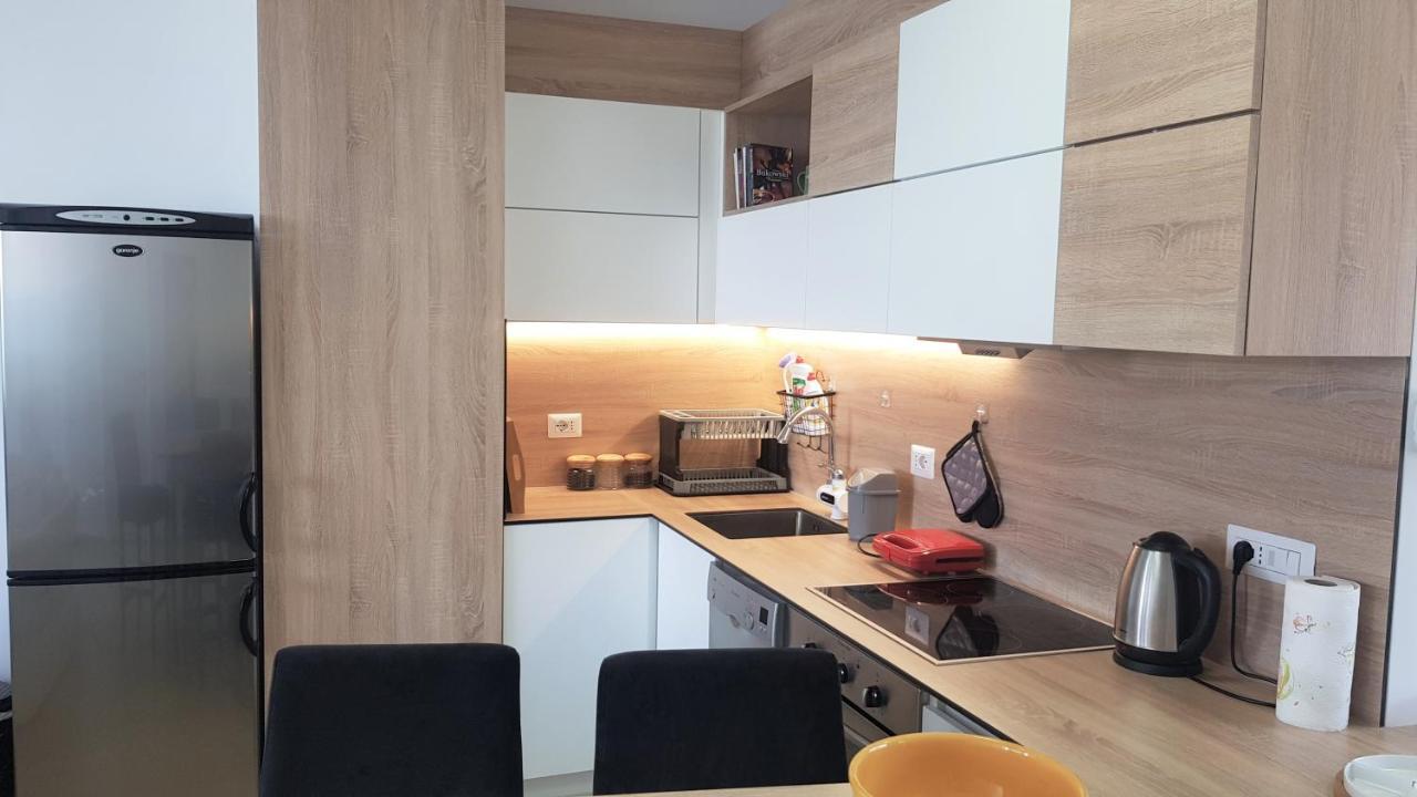 M&I Beach Apartment With Sea View Дуррес Экстерьер фото