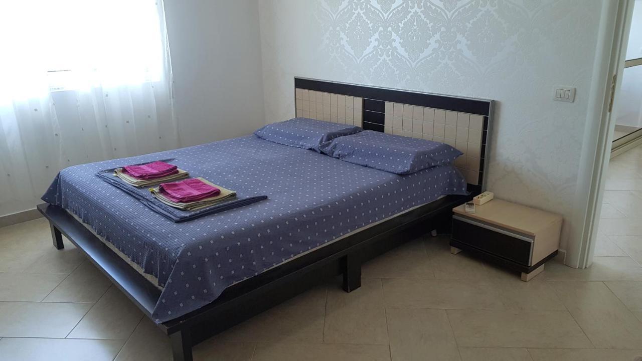 M&I Beach Apartment With Sea View Дуррес Экстерьер фото