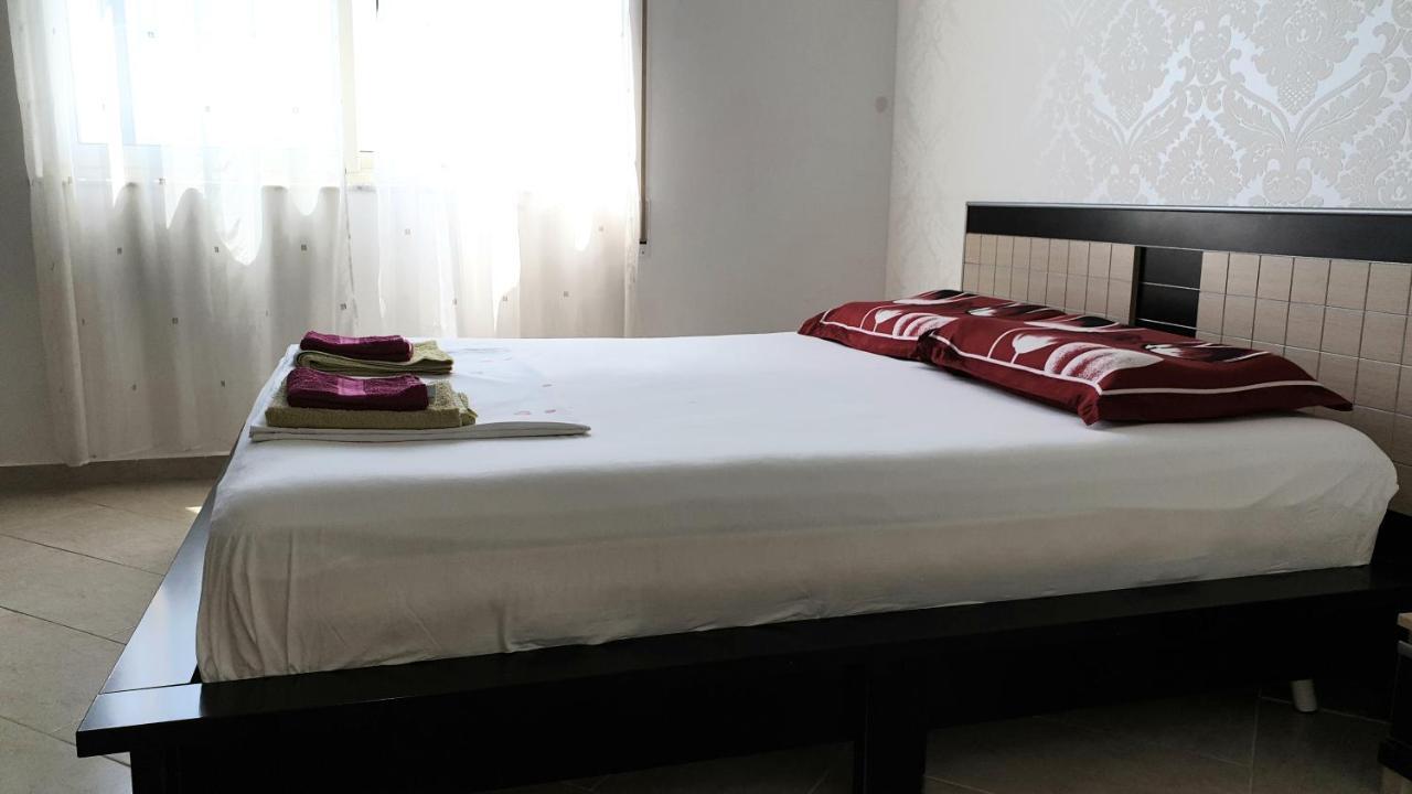 M&I Beach Apartment With Sea View Дуррес Экстерьер фото